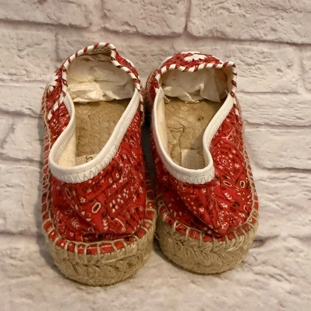 Jack Rogers Palmer Espadrilles in a red & white floral/bandana print womens 8.5